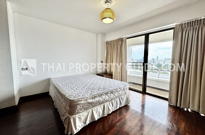 Apartment in Phaholyothin 